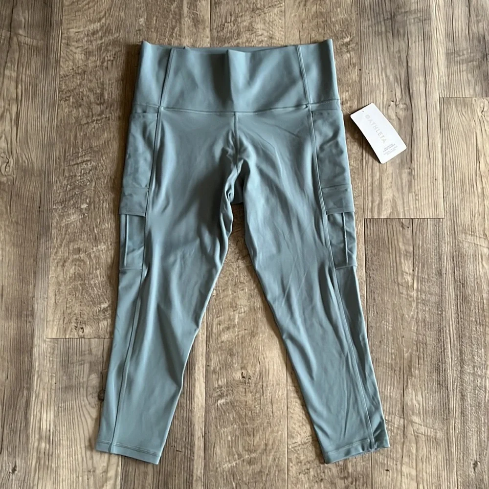 NWT Athleta Salutation Cargo 7/8 Tight.